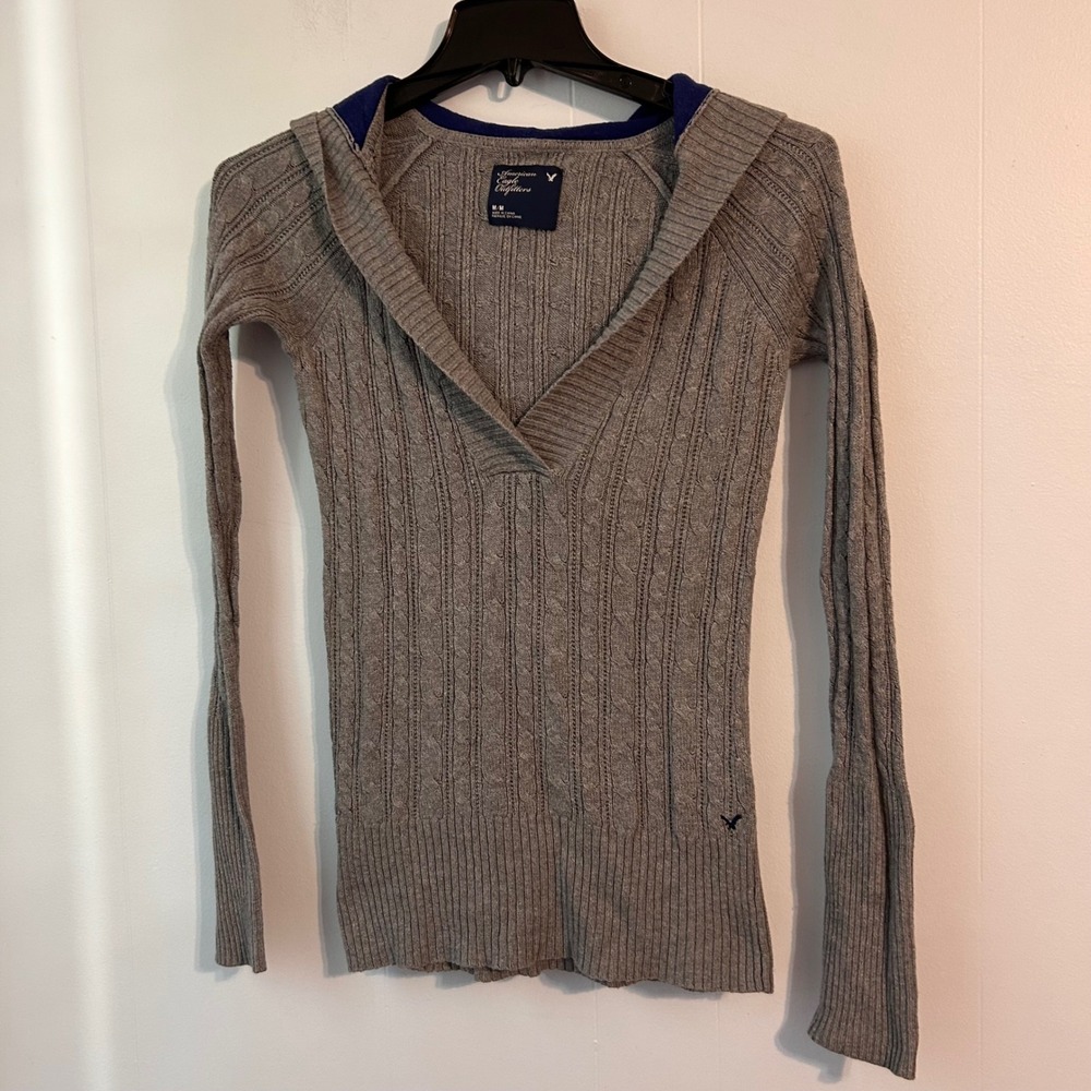 American Eagle Womens Gray Cable Knit Hooded V-Neck Sweater Size M Navy Lining